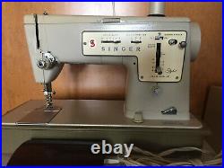 Singer Stylist Zig Zag Sewing Machine Model 457 with Carry Case and Pedal