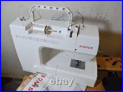 Singer Touch & Sew 7466 Sewing Machine 120 Stitch with Case, Pedal & Manual