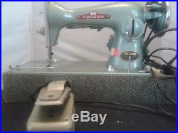 VINTAGE 1960's Belvedere Trojan Sewing Machine, With Carrying Case