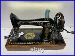 VINTAGE CAST IRON SINGER 99k HAND CRANK SEWING MACHINE WITH WOODEN CARRY CASE
