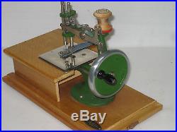 Vintage Collectible Grain Cast Iron Hand Crank Toy Sewing Machine& Carry Case