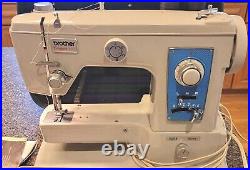 Vintage BROTHER CHARGER 622 Model SEWING MACHINE With CARRYING CASE & ACCESSORIES