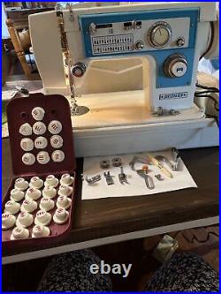 Vintage Dressmaker S-2402 Sewing Machine Hard Carry Case ZIGZAG EMBROIDERY WORKS