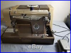 Vintage Emdeko Sewing Machine With Carrying Case. NH-9478 J-C28 zig zag works