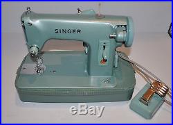Vintage SINGER RETRO GREEN SEWING MACHINE 285-J with Carry Case