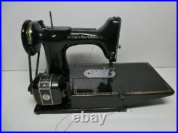 Vintage Singer 222k Featherweight Sewing Machine In Carry Case Good Condition