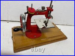 Vintage Super Rare Cast Iron Grain Toy Hand Crank Sewing Machine And Carry Case