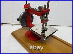 Vintage Super Rare Cast Iron Grain Toy Hand Crank Sewing Machine And Carry Case