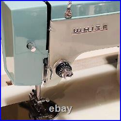 White 1265 Sewing Machine Zig Zag Stitcher Bleu Turquoise With Pedal, Case. WORKS