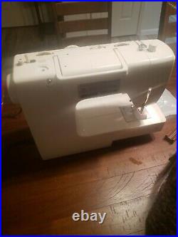 White Jeans Machine Sewing Machine Model 4042, HEAVY DUTY With Carrying Case