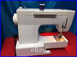 White Sewing Machine Electric Model 1632 Zigzag Straight with Carry Case & Pedal