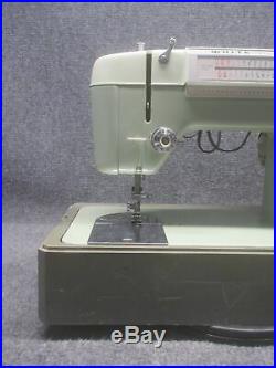 White Sewing Machine ZigZag Stitcher Model 960 Comes With Pedal And Carry Case